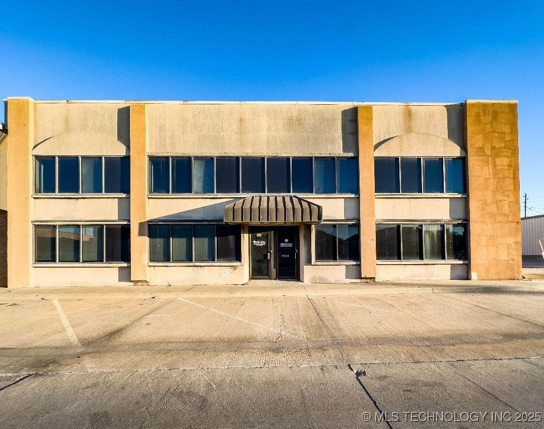 209 Wyandotte Avenue - Photo 1