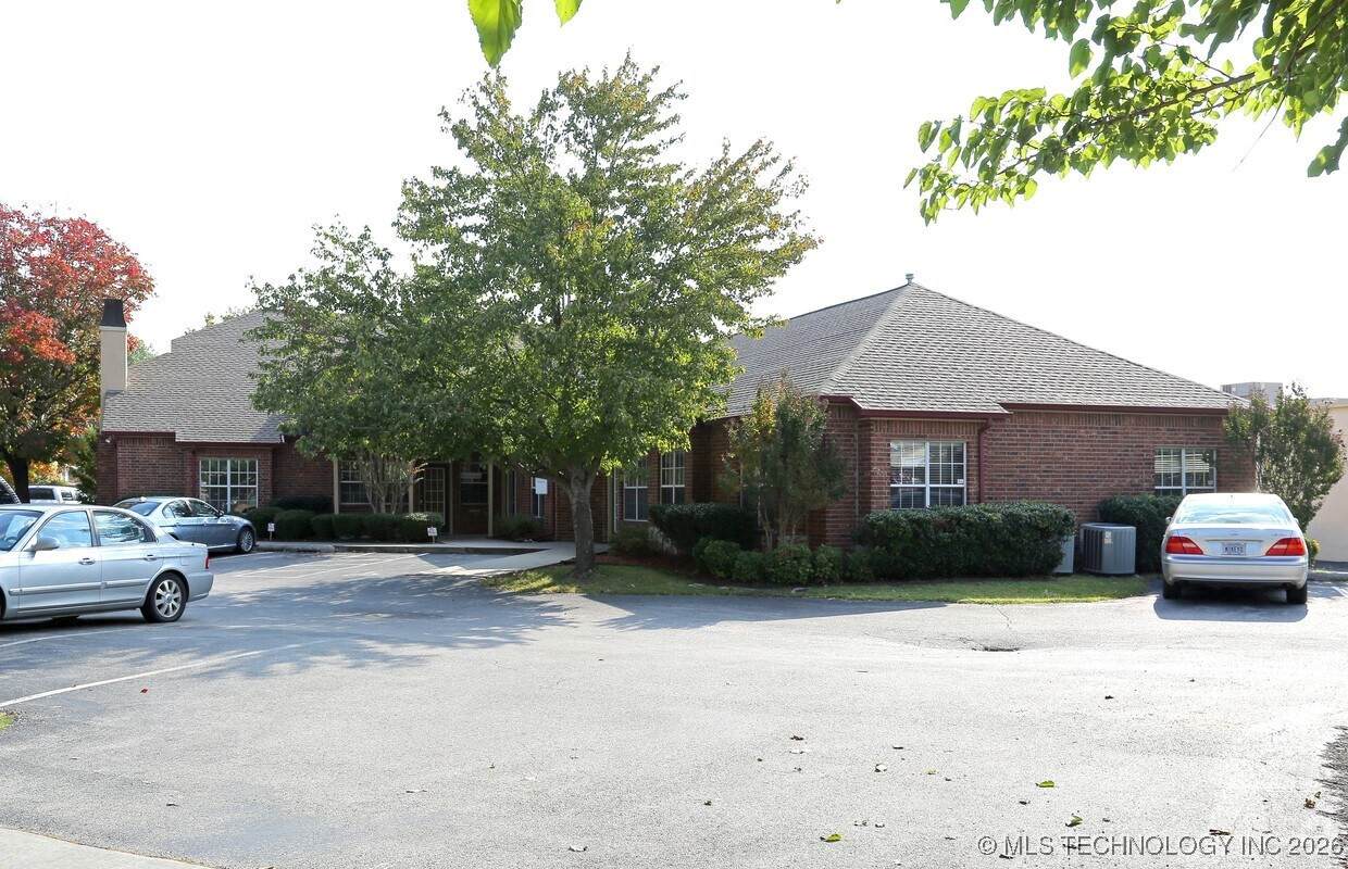 6939 69th East Avenue - Photo 1