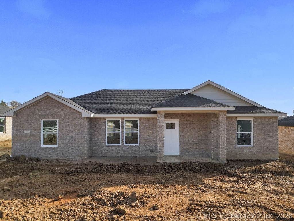 714 6th Street - Photo 1