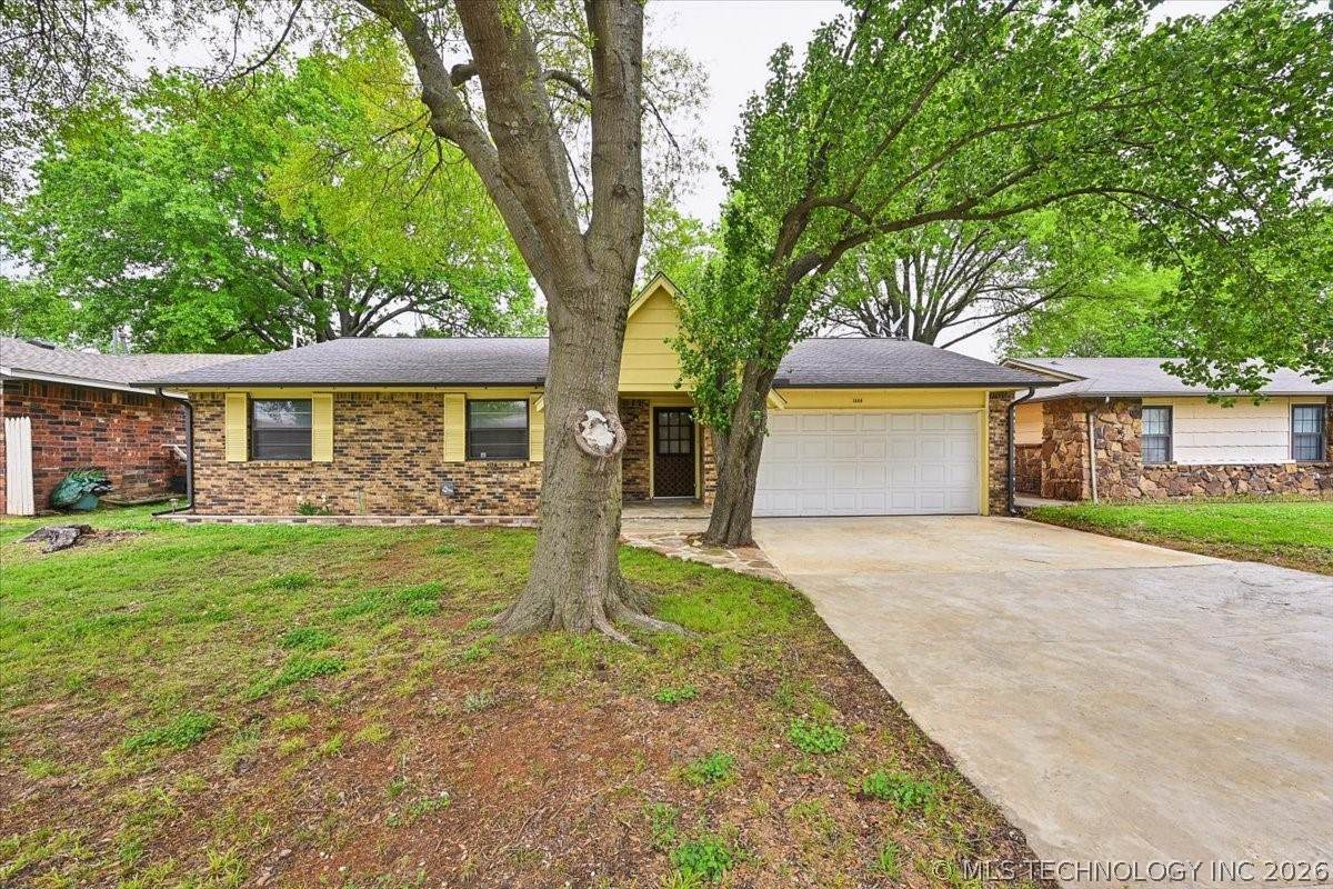1666 Pecan Avenue - Photo 1