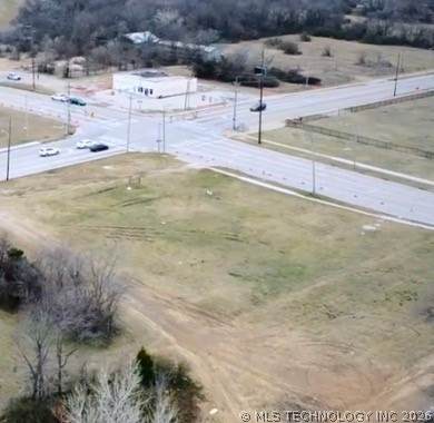 2401 Apache Street - Photo 1