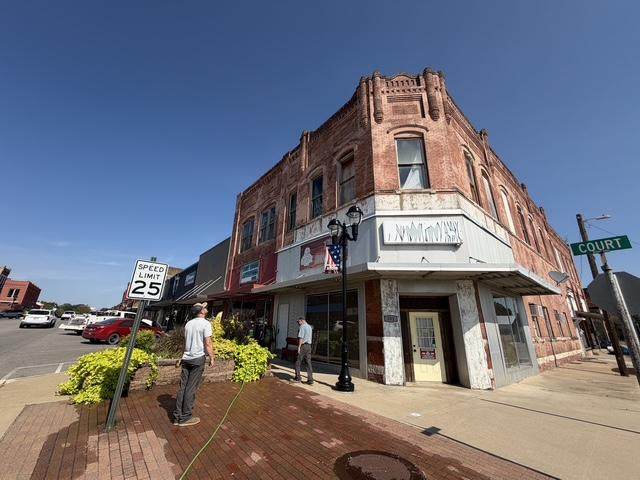 385 Court Street - Photo 1