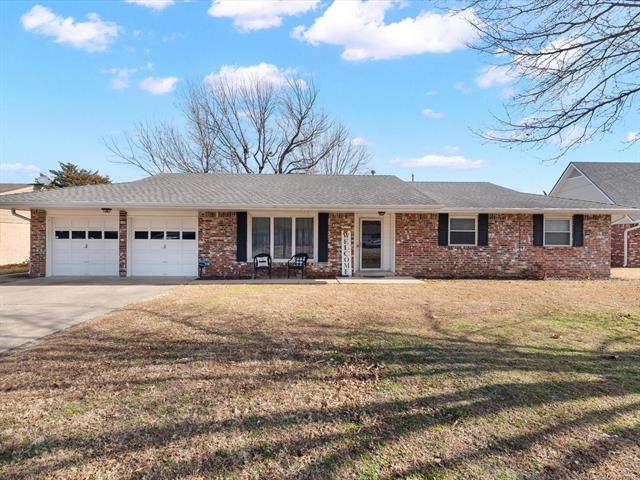 422 Moore Avenue - Photo 1