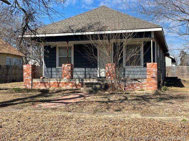 742 Maple - Photo 1