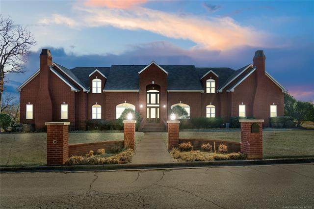 1402 Country Club Drive - Photo 1