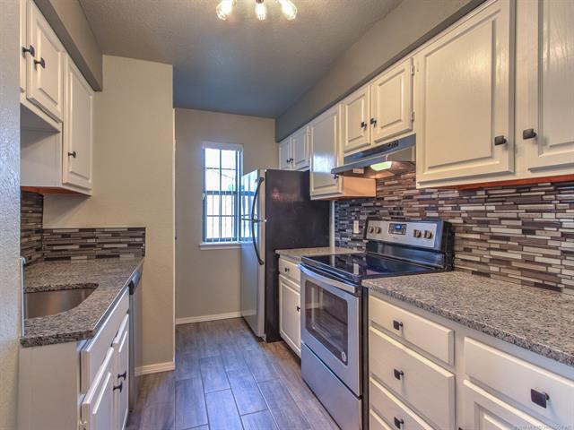 4711 93rd Court - Photo 1