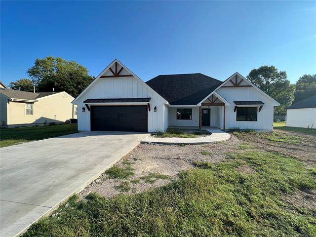 519 10th Street - Photo 1