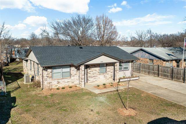 1008 9th Street - Photo 1