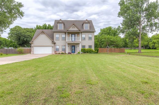 5121 85th Street - Photo 1