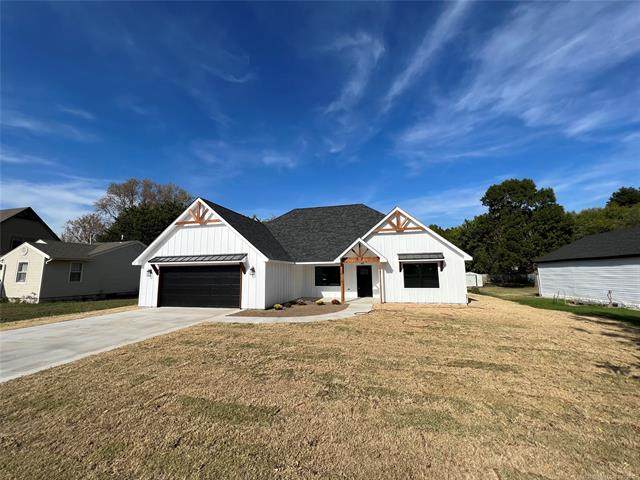 519 10th Street - Photo 1