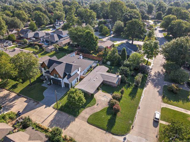 1635 35th Street - Photo 1