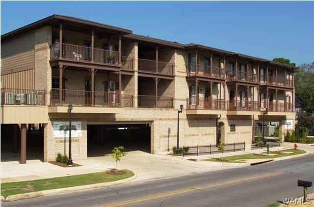 820 Frank Thomas Avenue - Photo 1