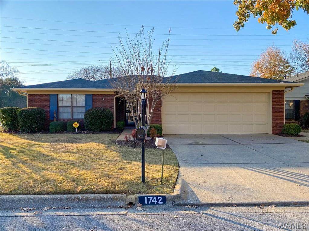 1742 Hollow Lane - Photo 1