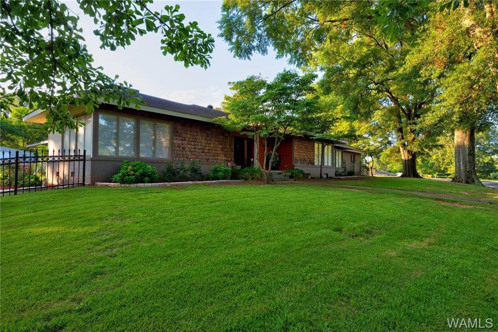 10B Country Club Hills - Photo 1