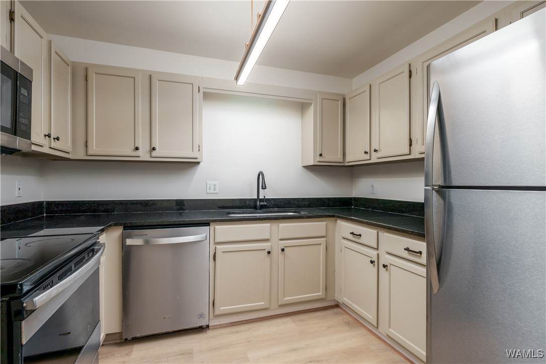2515 Veterans Memorial Parkway - Photo 1