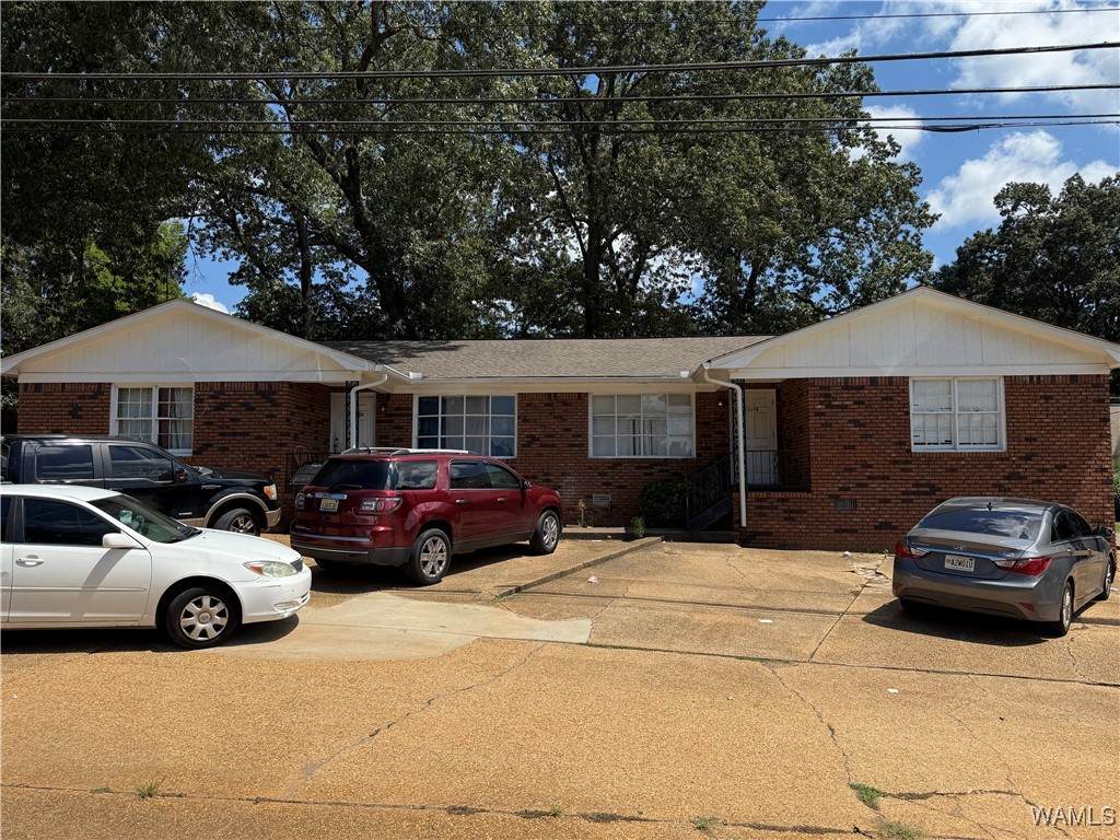 1439 39th Ave E - Photo 1