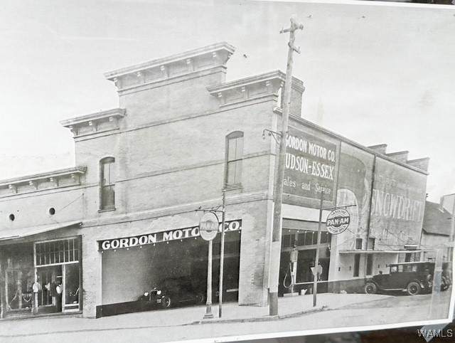 1315 Main Street - Photo 1