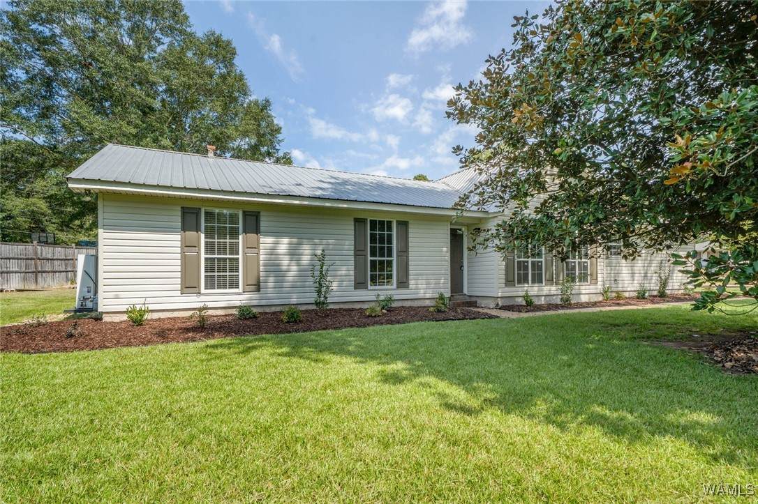 320 Pineview Drive - Photo 1