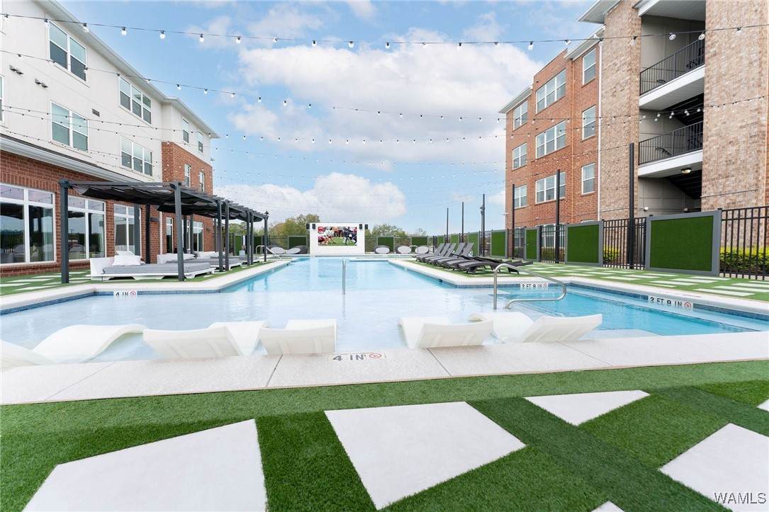 680 6th Avenue Ne - Photo 1