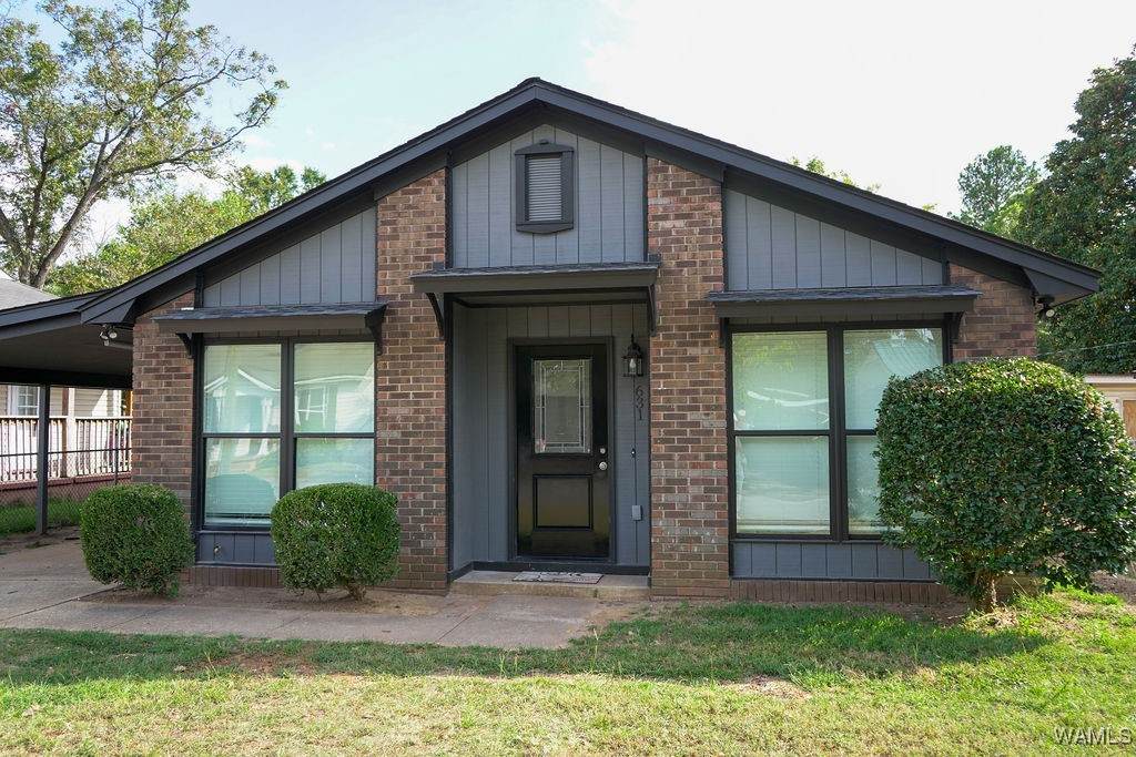 631 18th Street - Photo 1