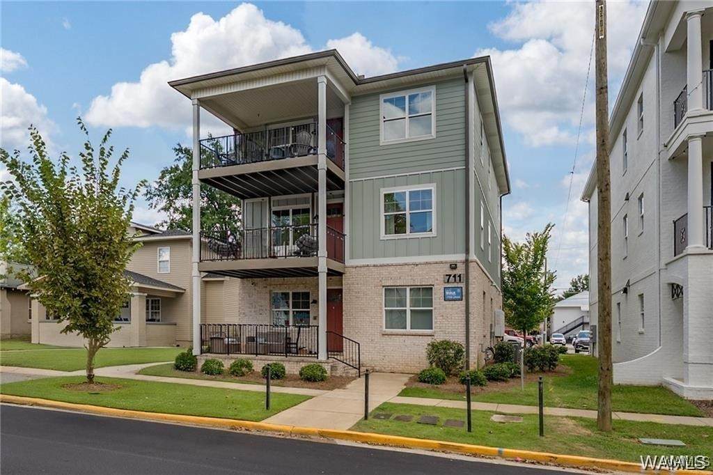 711 12th Street - Photo 1