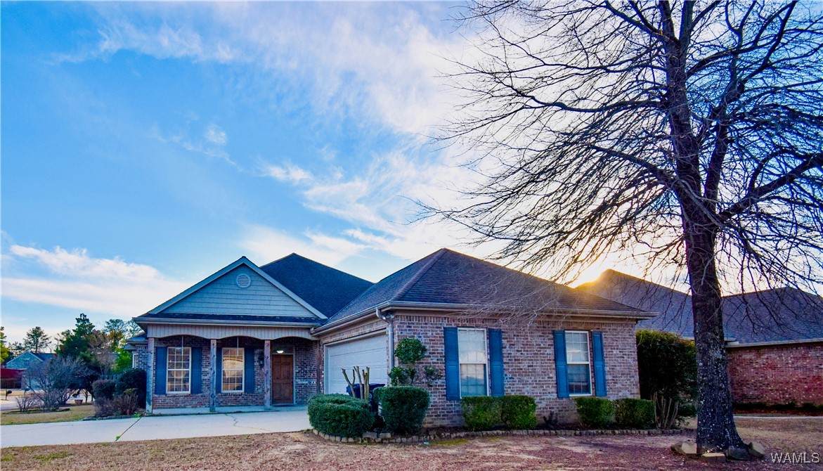 813 Greenbriar Drive - Photo 1