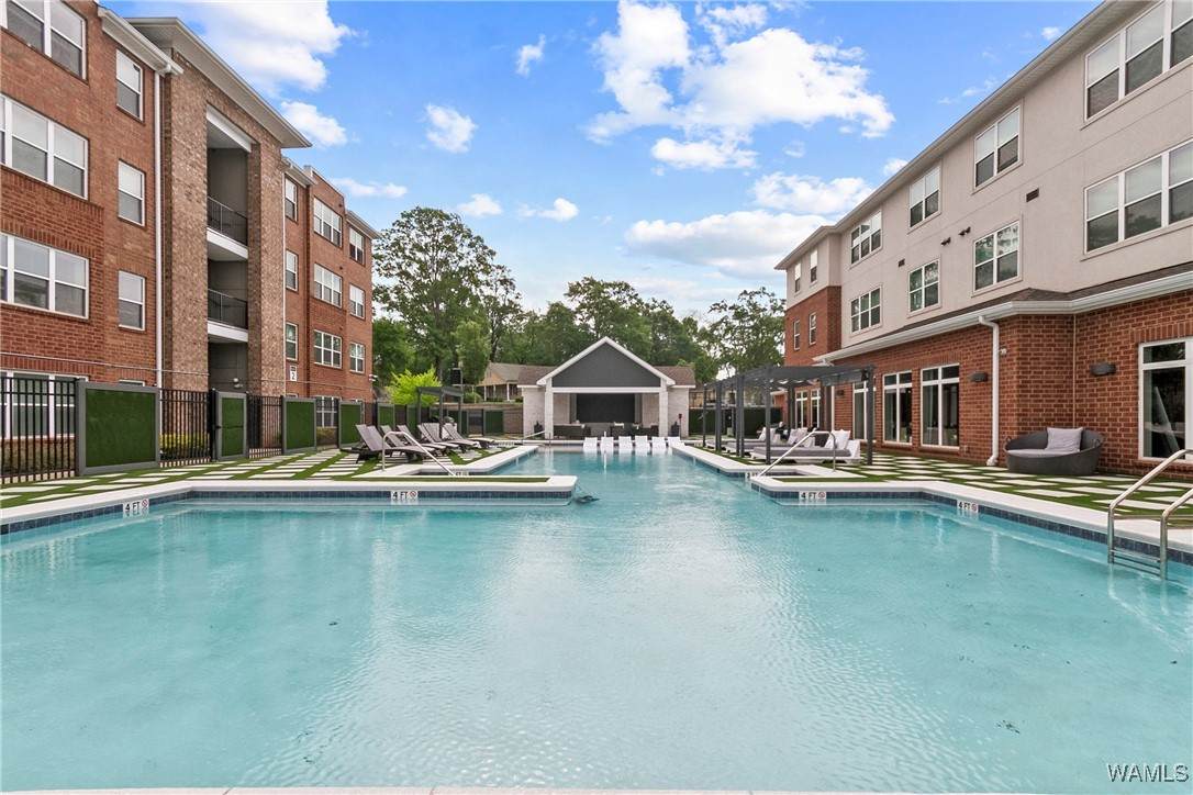 680 6th Ave Ne - Photo 1