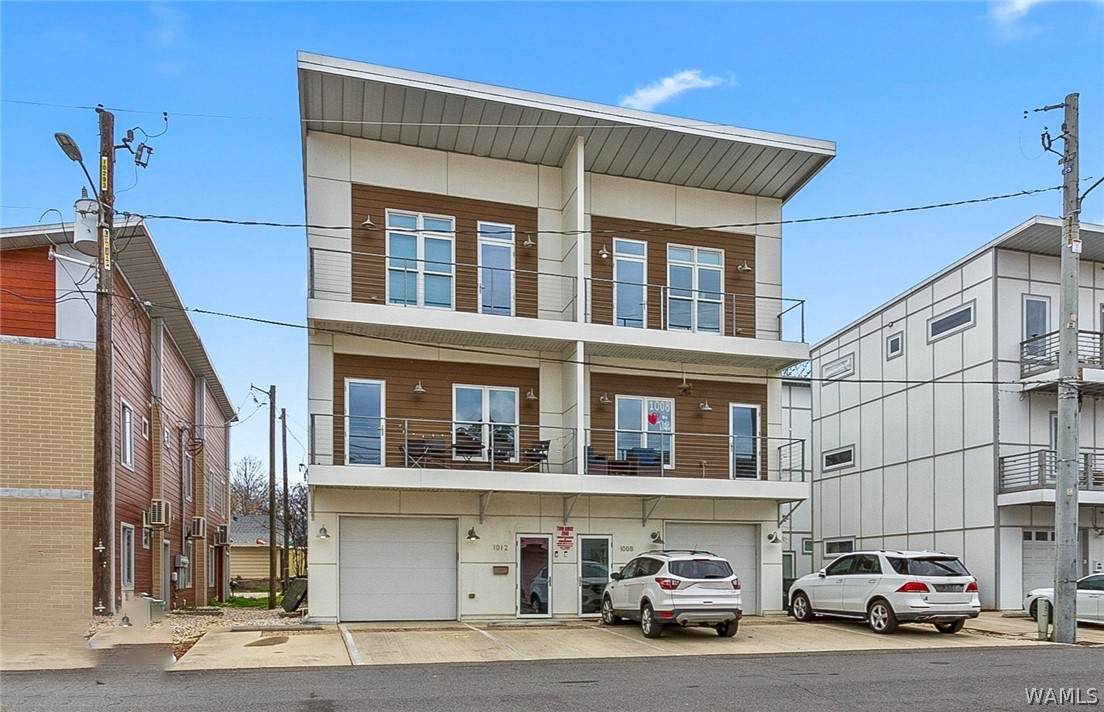 1008 Oak Ave - Photo 1