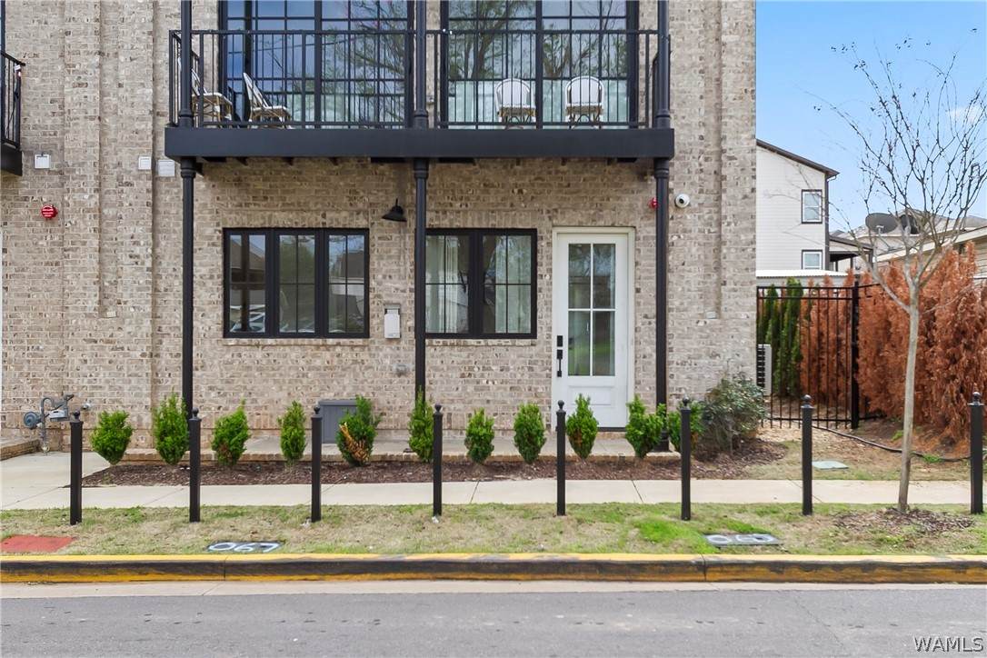 1407 8th Street - Photo 1