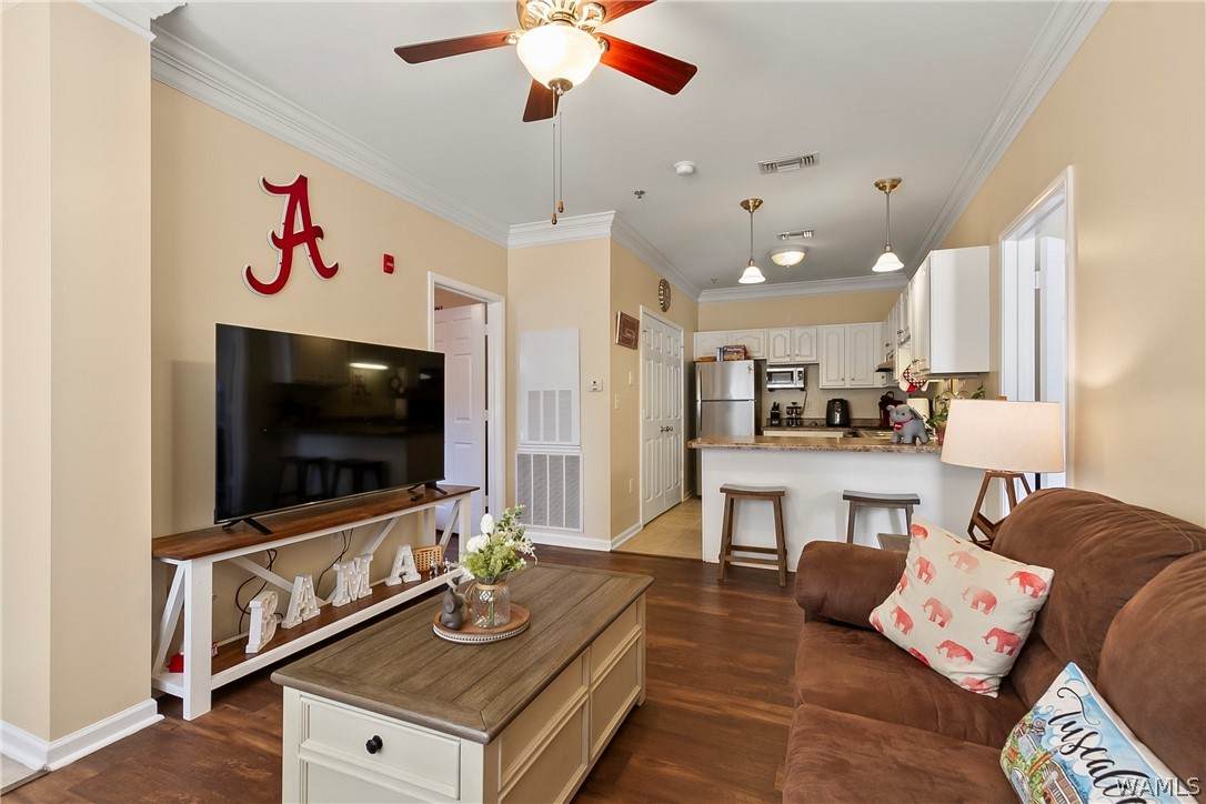 303 Helen Keller Boulevard - Photo 1