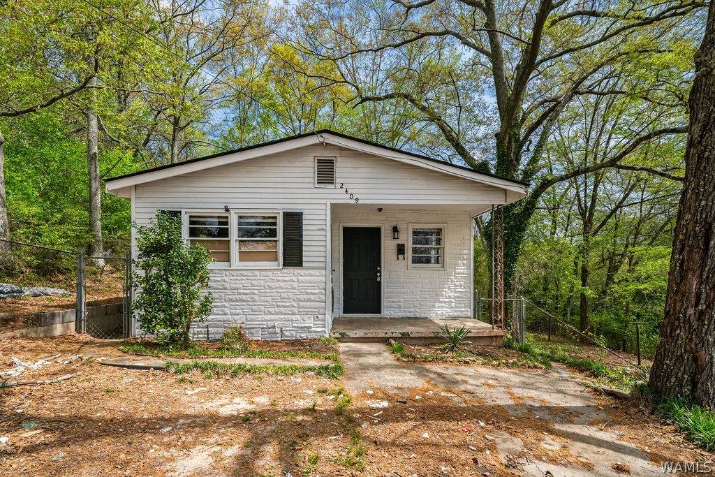 2409 Walnut Avenue - Photo 1