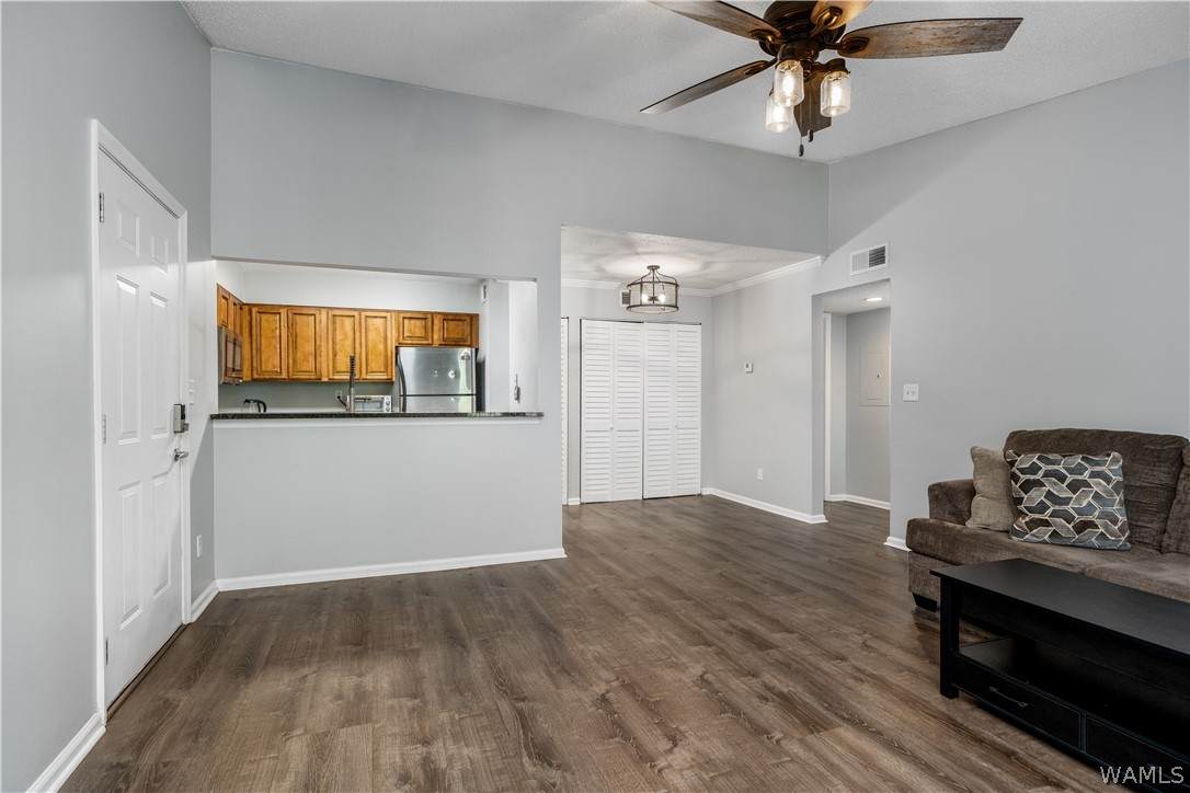 120 15th St East - Photo 1