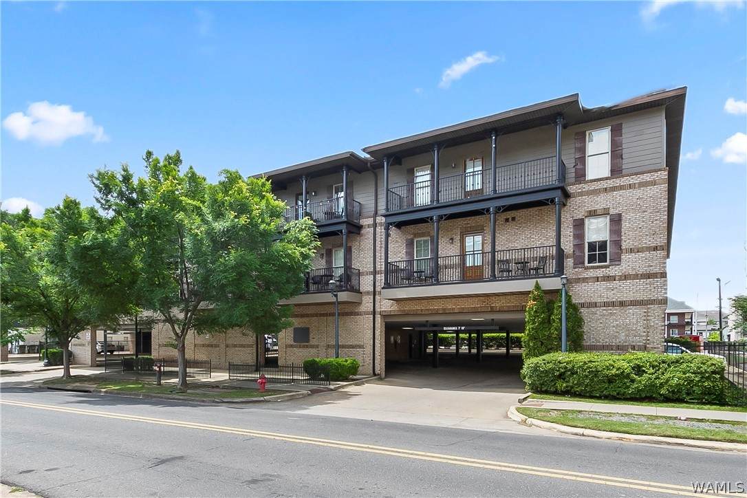 820 Frank Thomas Avenue - Photo 1