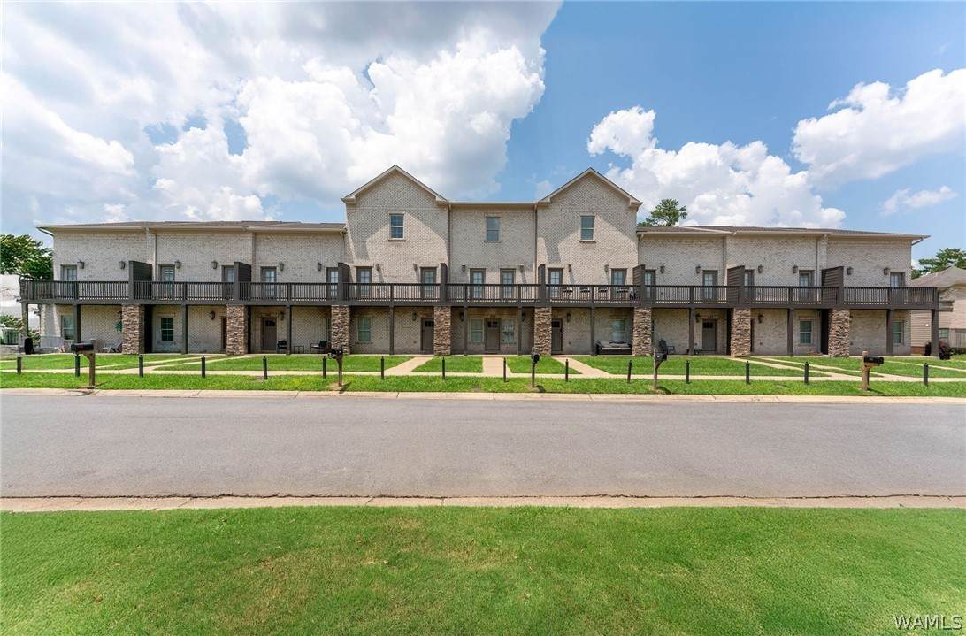 460 Wesley Place - Photo 1