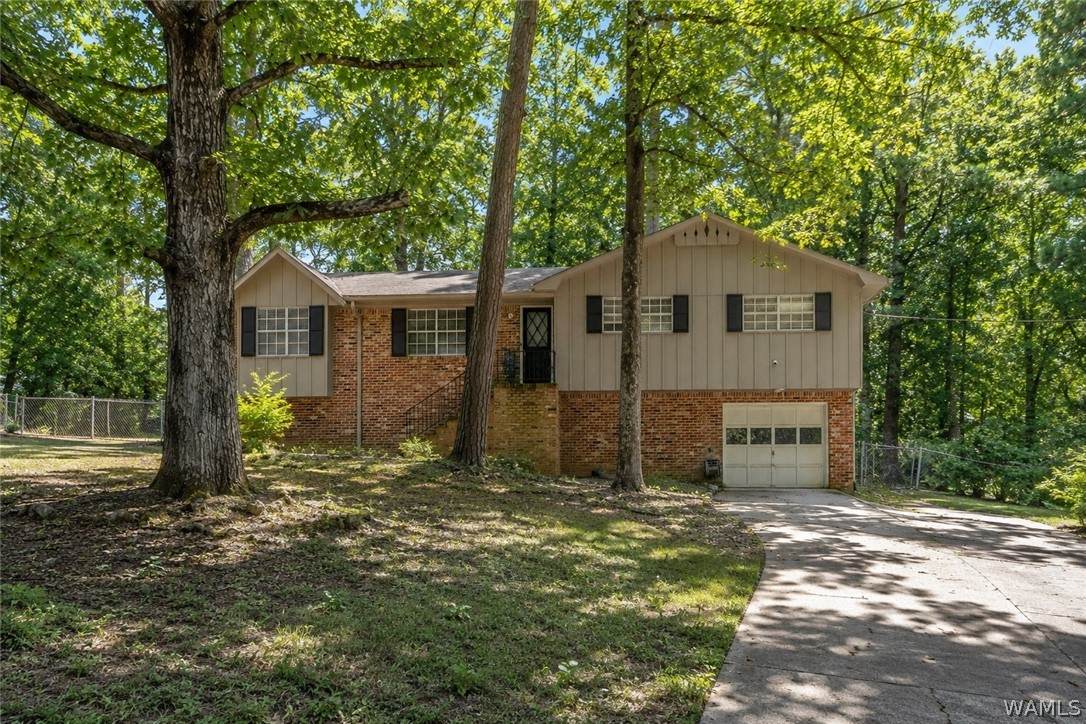 1421 Brewster Circle - Photo 1