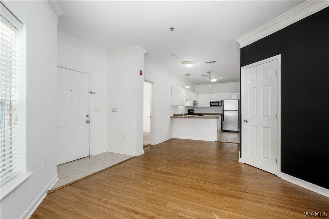 303 Helen Keller Boulevard - Photo 1