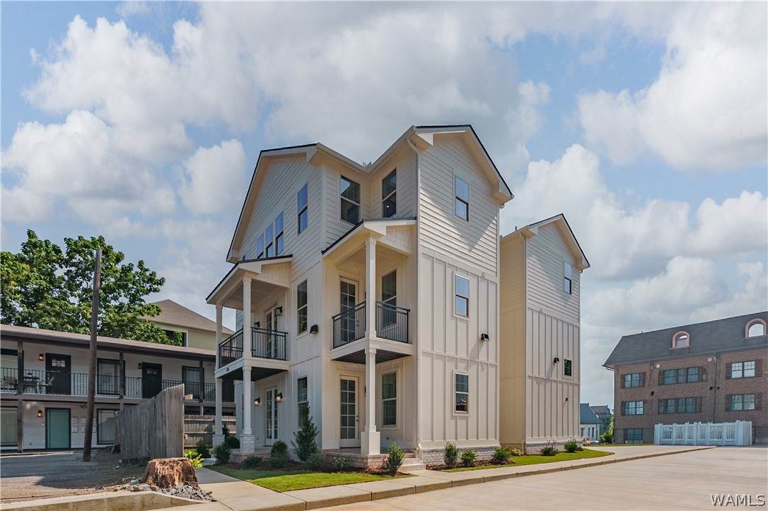 975 15th Avenue - Photo 1