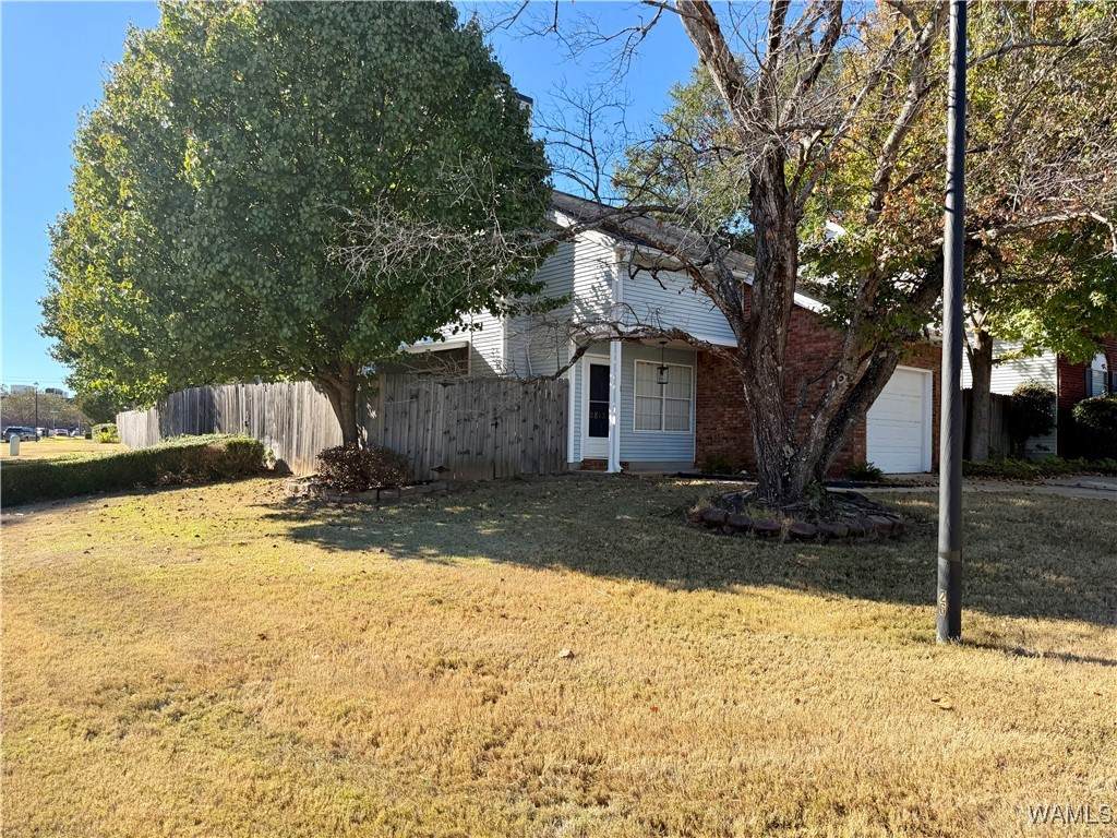 2812 Robinwood Ln - Photo 1