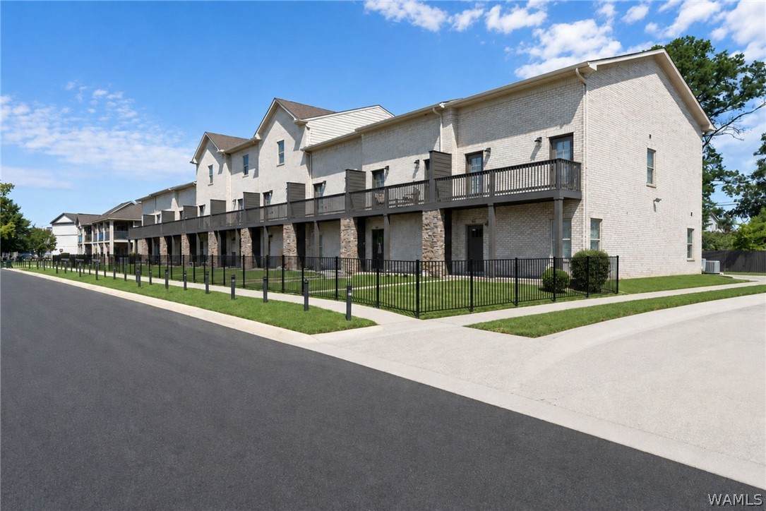 464 Wesley Place - Photo 1