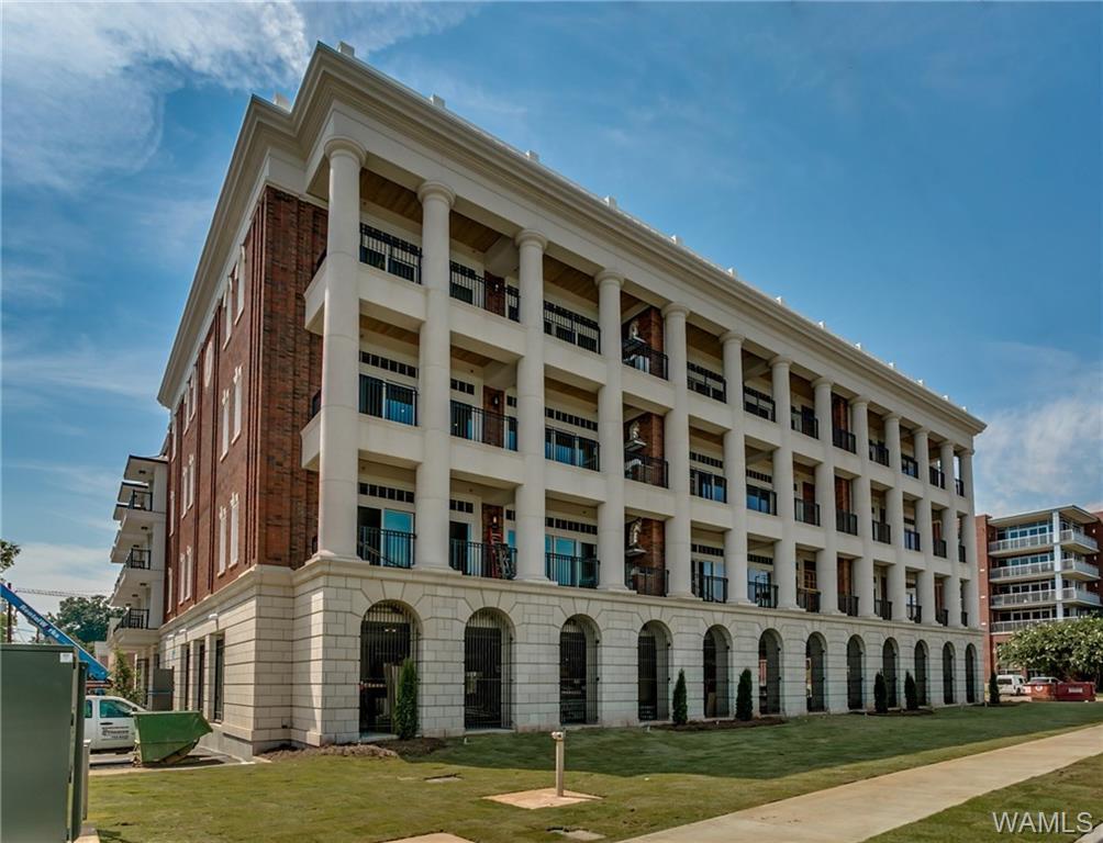 511 11TH Street - Photo 1