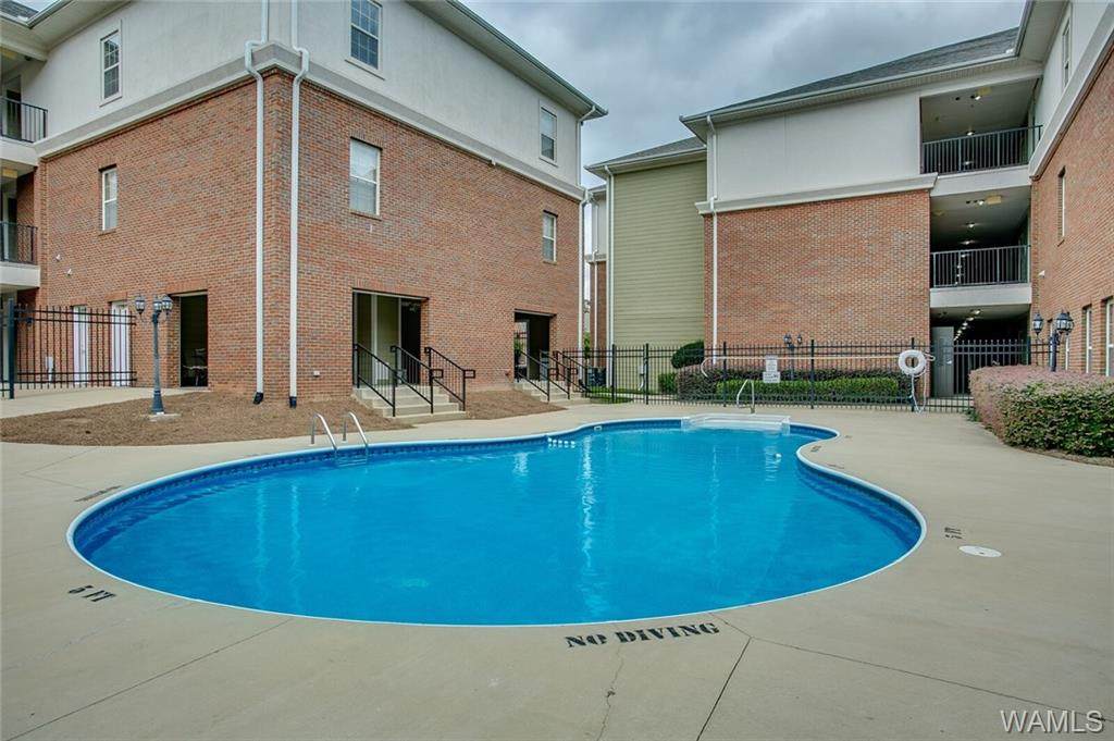 3218 Veterans Memorial Parkway - Photo 1