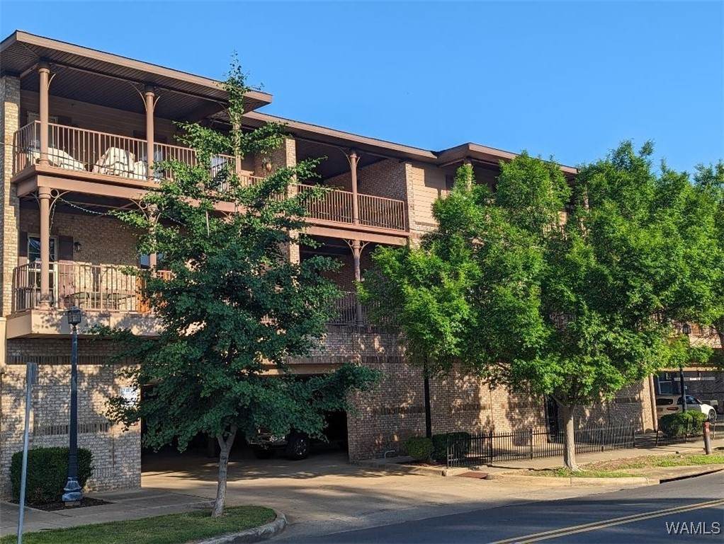 820 Frank Thomas Avenue - Photo 1