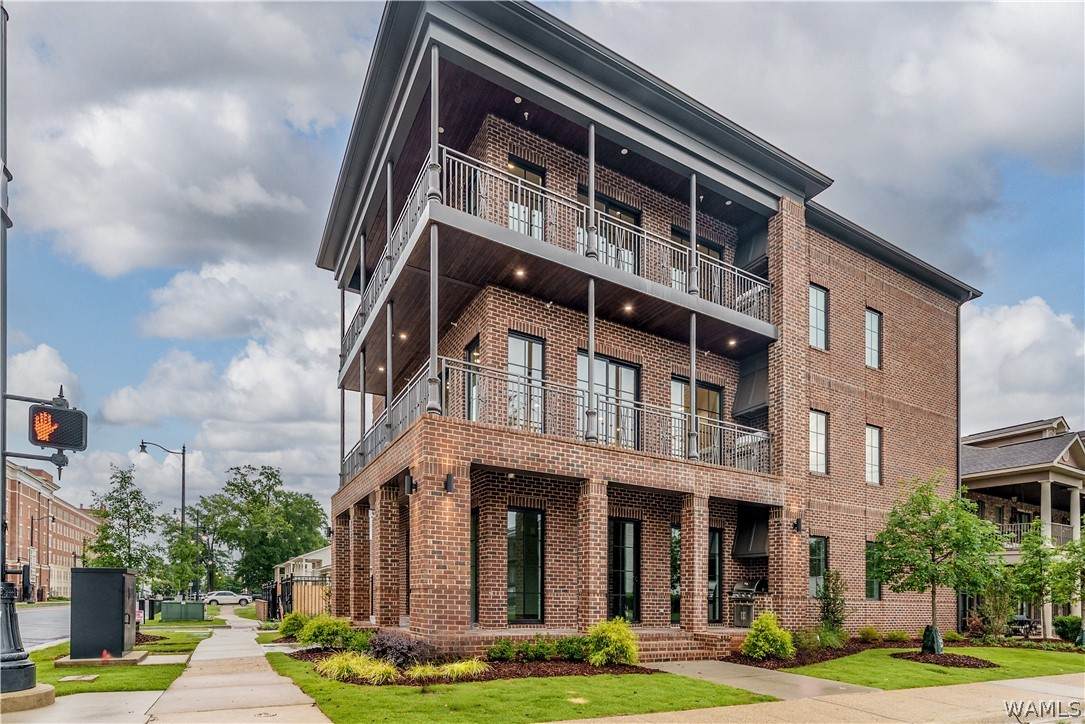 927 12th Street - Photo 1