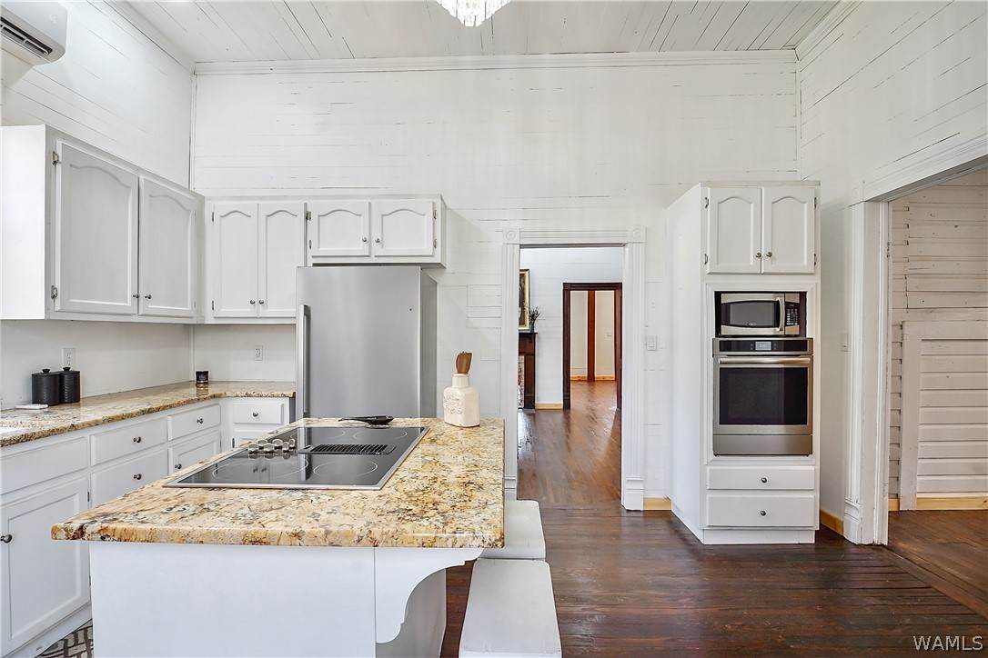 1715 Walnut Street - Photo 1
