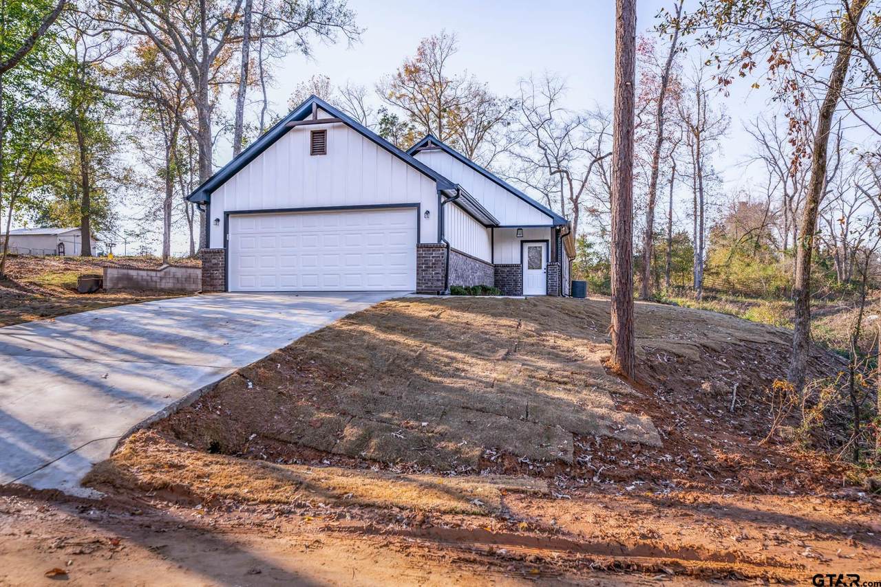 9710 Lakeshore Dr - Photo 1