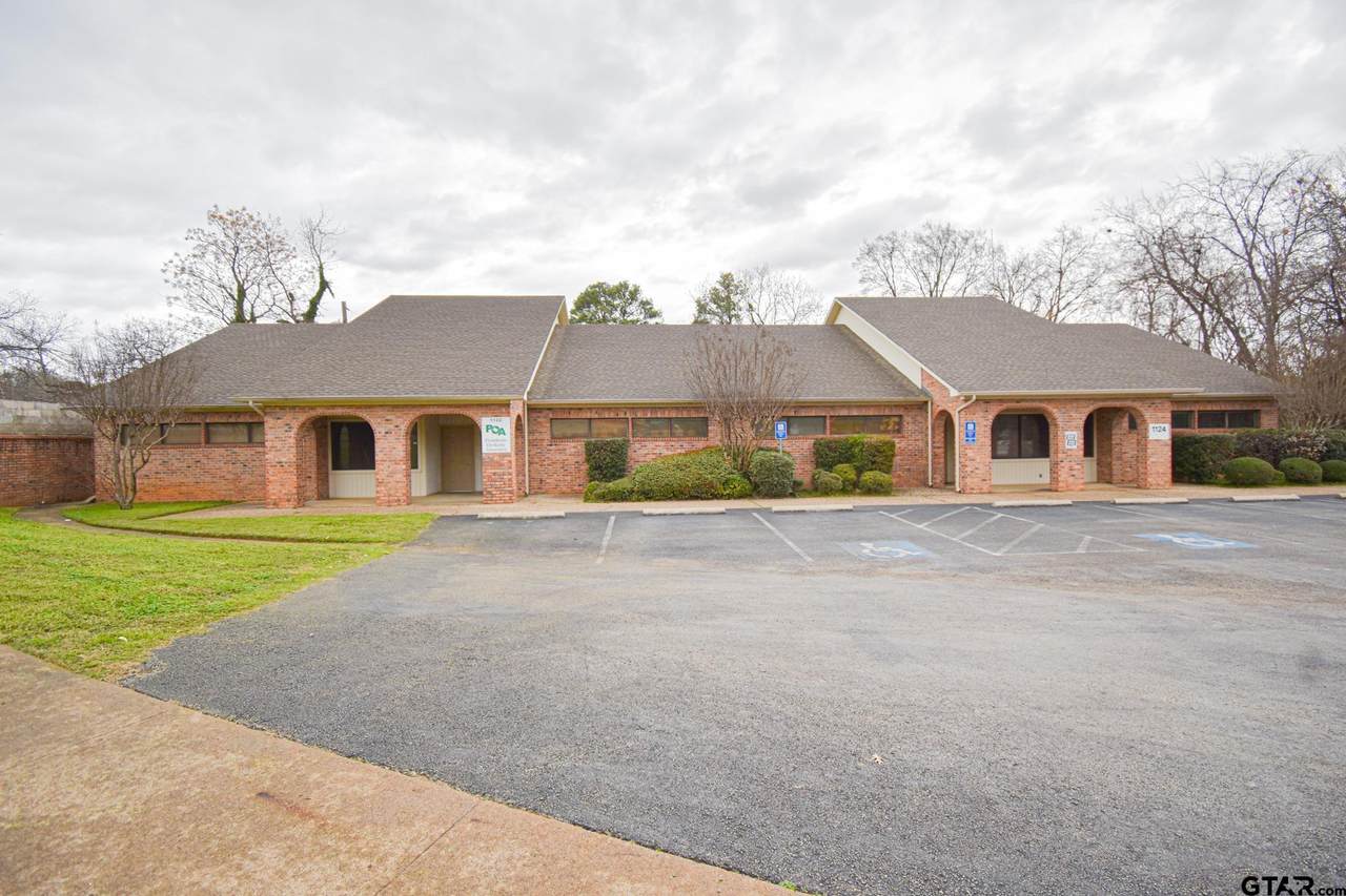 1120 Front - Photo 1