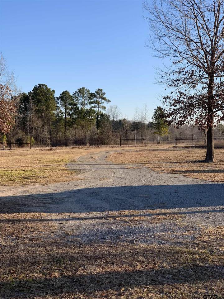 196 County Road 3245 - Photo 1