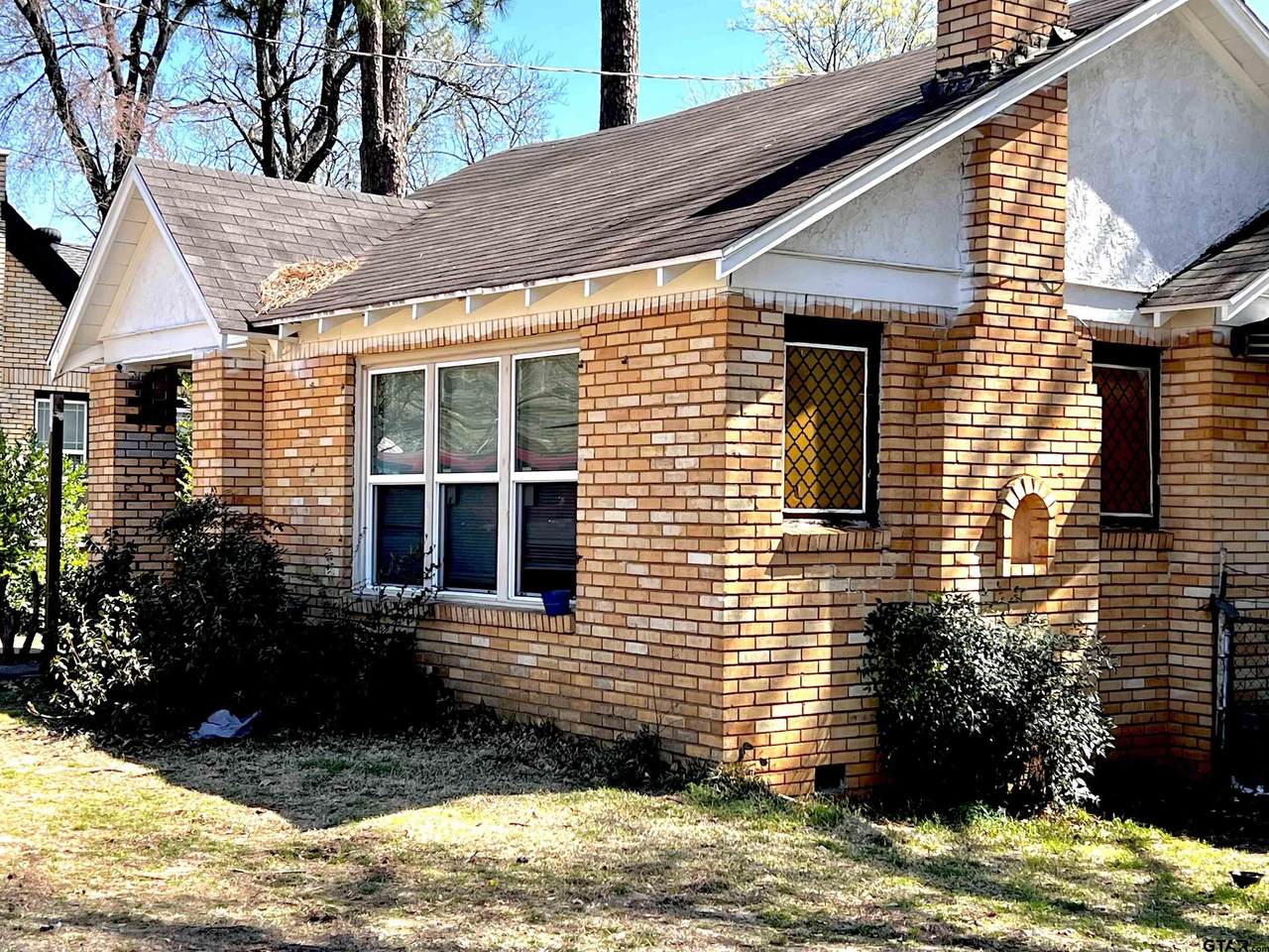 1320 Oakwood - Photo 1