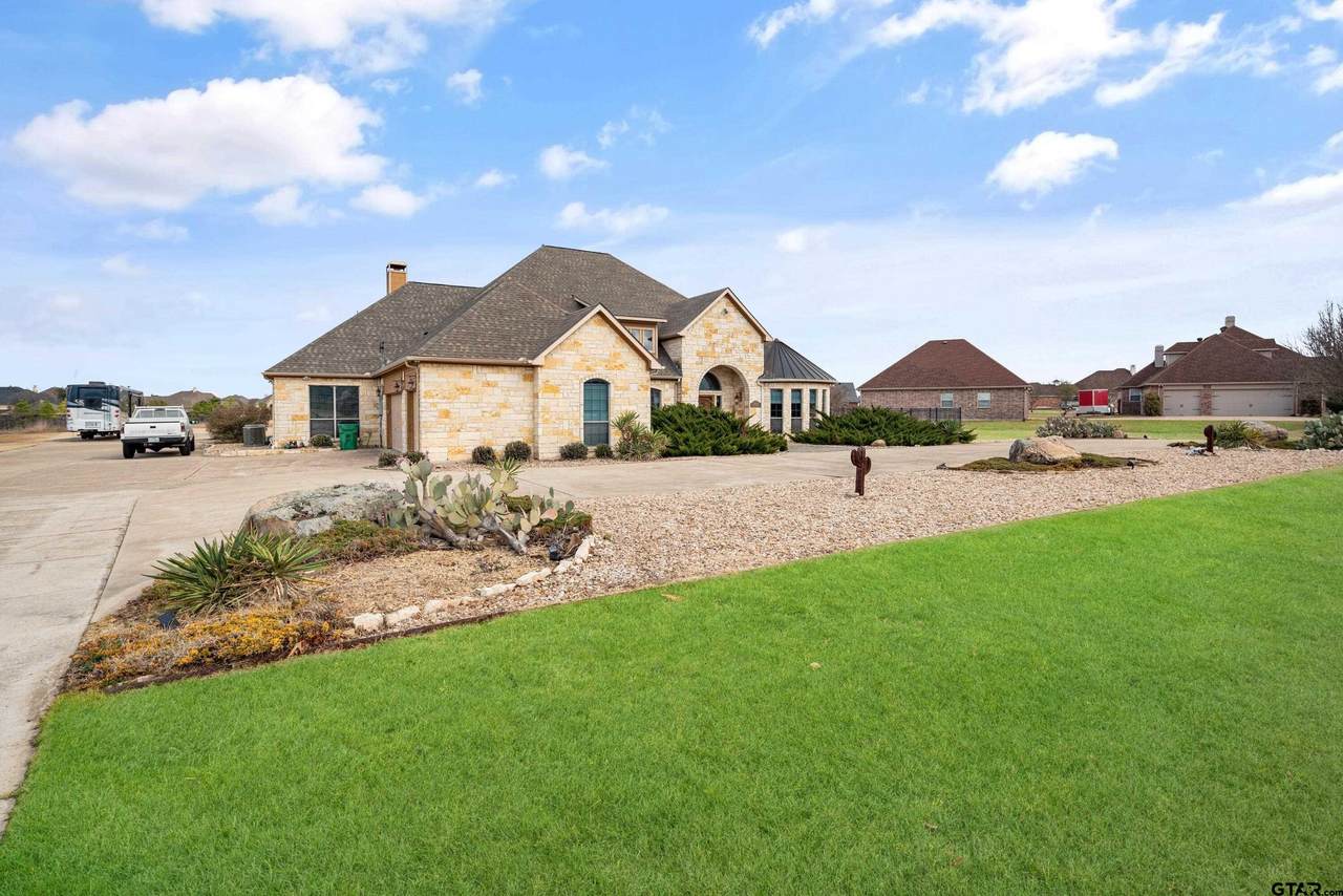 1722 Lone Star Boulevard - Photo 1