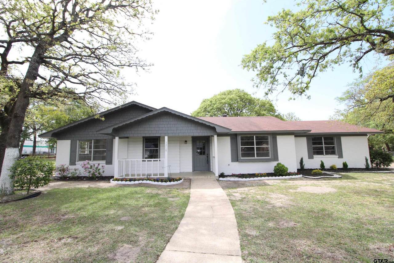 3218 Benbrook - Photo 1